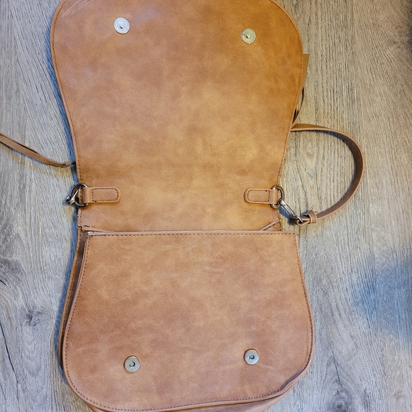 Urban expressions cross body saddle bag in cognac - Picture 10 of 10